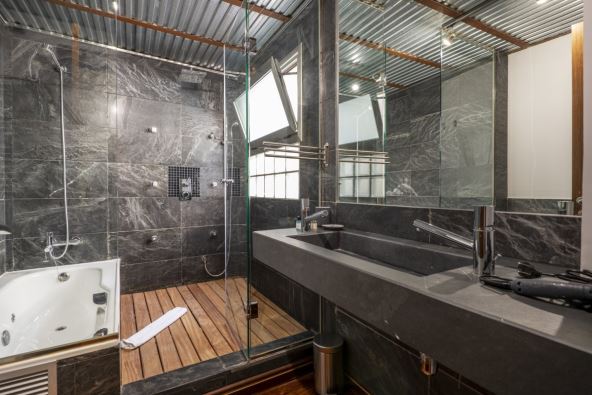 Kupatilo sa tuš kabinom