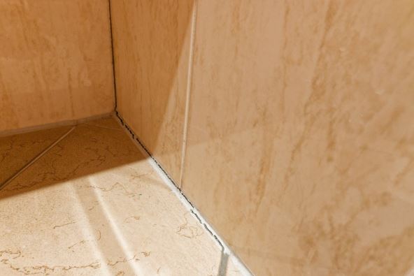 Pukotine na fugnama u kupatilu