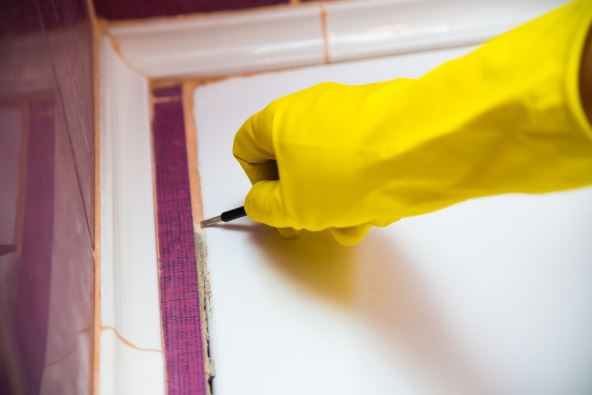 Popunjavanje pukotina na fugnama