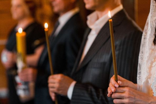 mladenci na venčanju.jpg