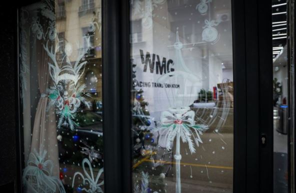 Marija Tabaković oslikala stakla WMG kompanije