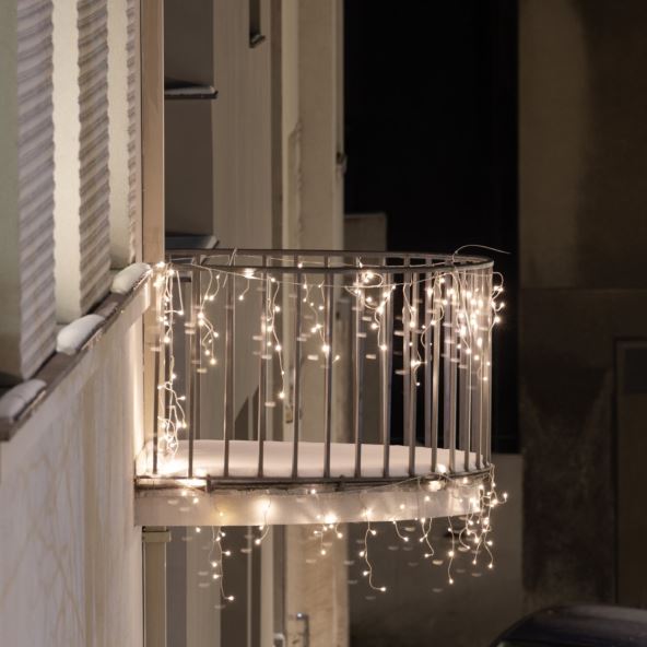 Novogodišnja dekoracija balkona