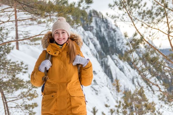 zena u zimskoj jakni.jpg