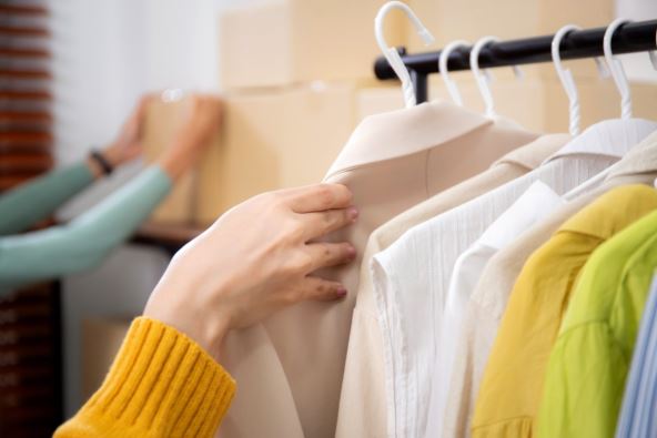 Slaganje odeće na ofingere