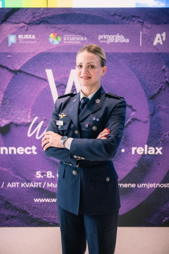 Antonija Trupinić, bojnica Hrvatskog ratnog zrakoplovstva i vojna pilotkinja.jpg