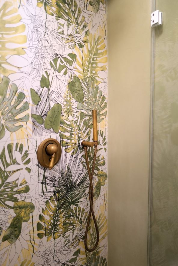 Vodootporna tapeta u tuš kabini