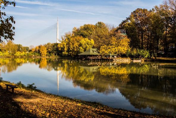 splav na Adi Ciganliji.jpg