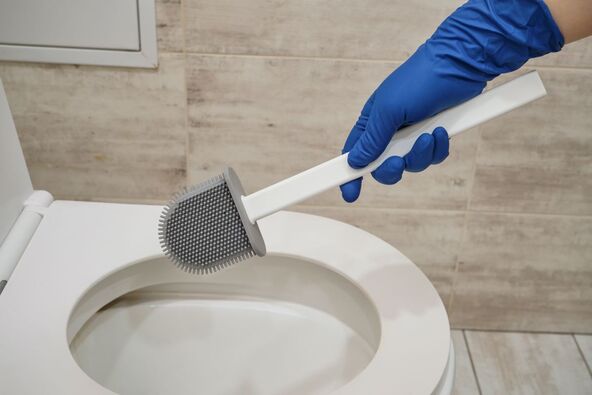 silikonska četka za WC.jpg