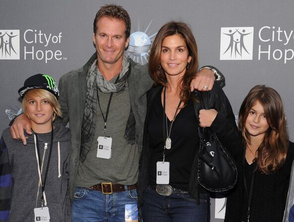 Sidni Kraford Rene Gerber Presli Gerber Kaja Gerber 0066724074.jpg