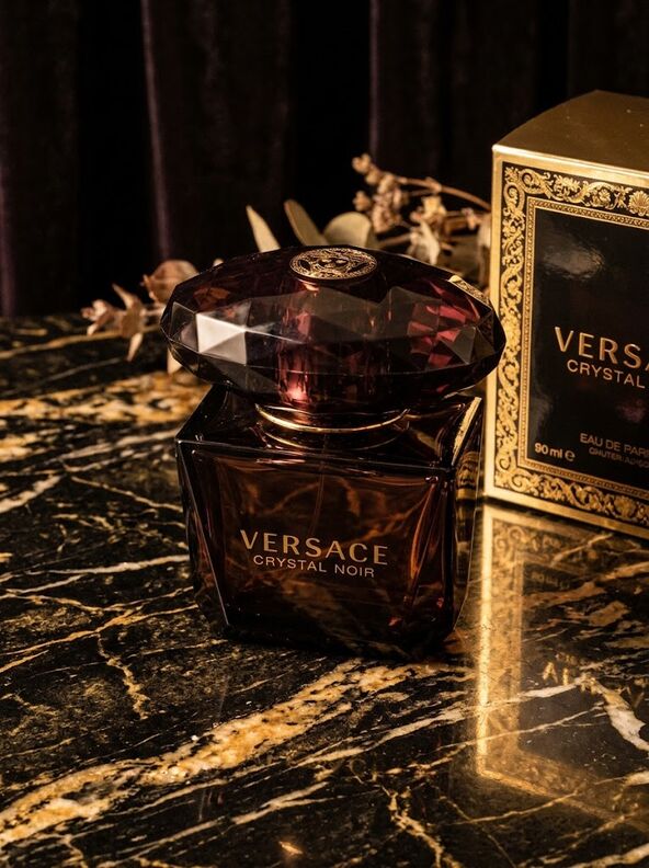 Versace  Crystal Noir parfem.jpeg