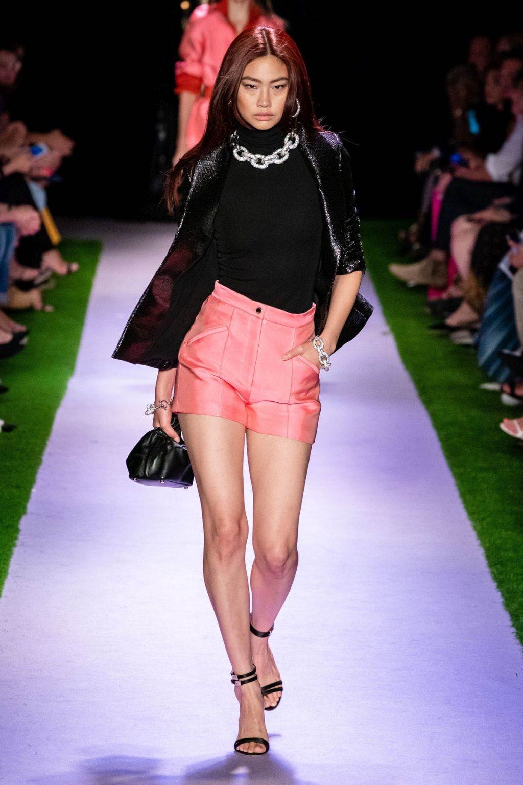 10 MODNIH KOMBINACIJA IZ NJUJORKA ZA JESEN 2019: moderne pantalone, sakoi i farmerke koje žene u Srbiji žele već danas (FOTO)