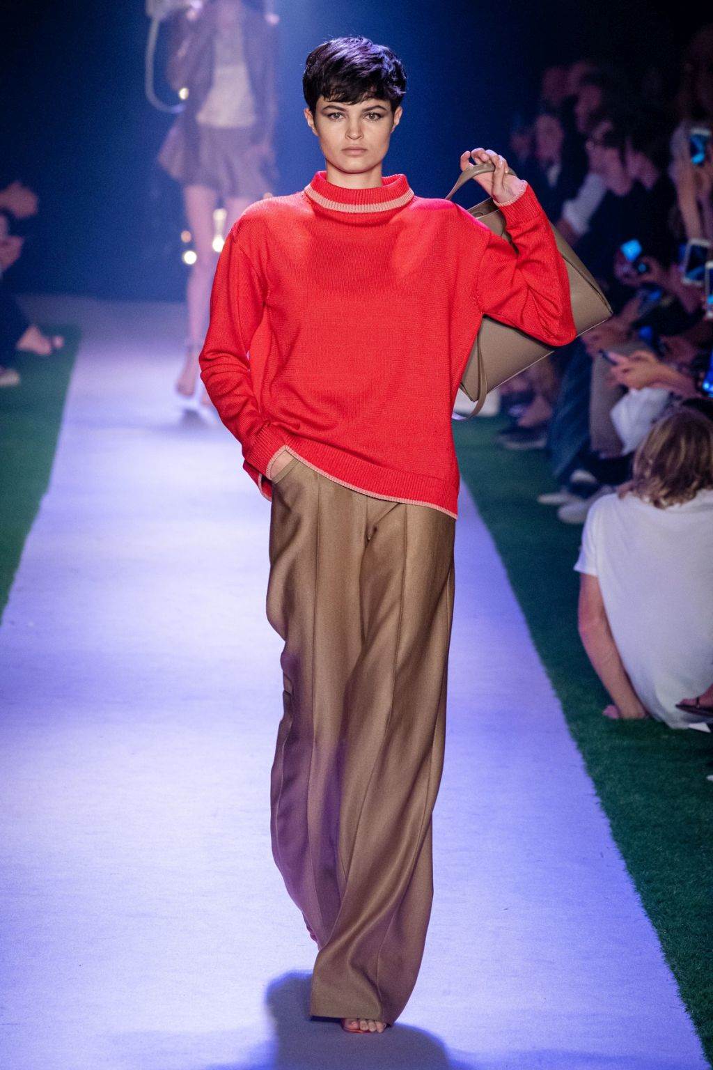 10 MODNIH KOMBINACIJA IZ NJUJORKA ZA JESEN 2019: moderne pantalone, sakoi i farmerke koje žene u Srbiji žele već danas (FOTO)