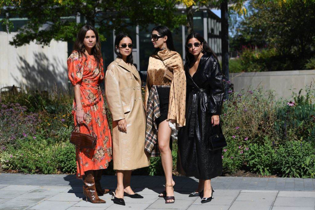 MODA ZA JESEN 2019: kakve jakne i mantile, sakoe i haljine nose žene na ulicama Londona (FOTO)