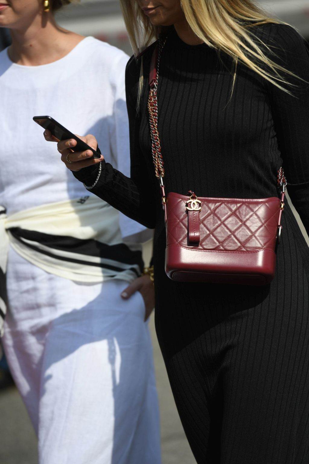 MODNI DETALJI ZA SEZONU JESEN / ZIMA 2019: hit cipele, tašne i nakit sa ulica Londona (FOTO)