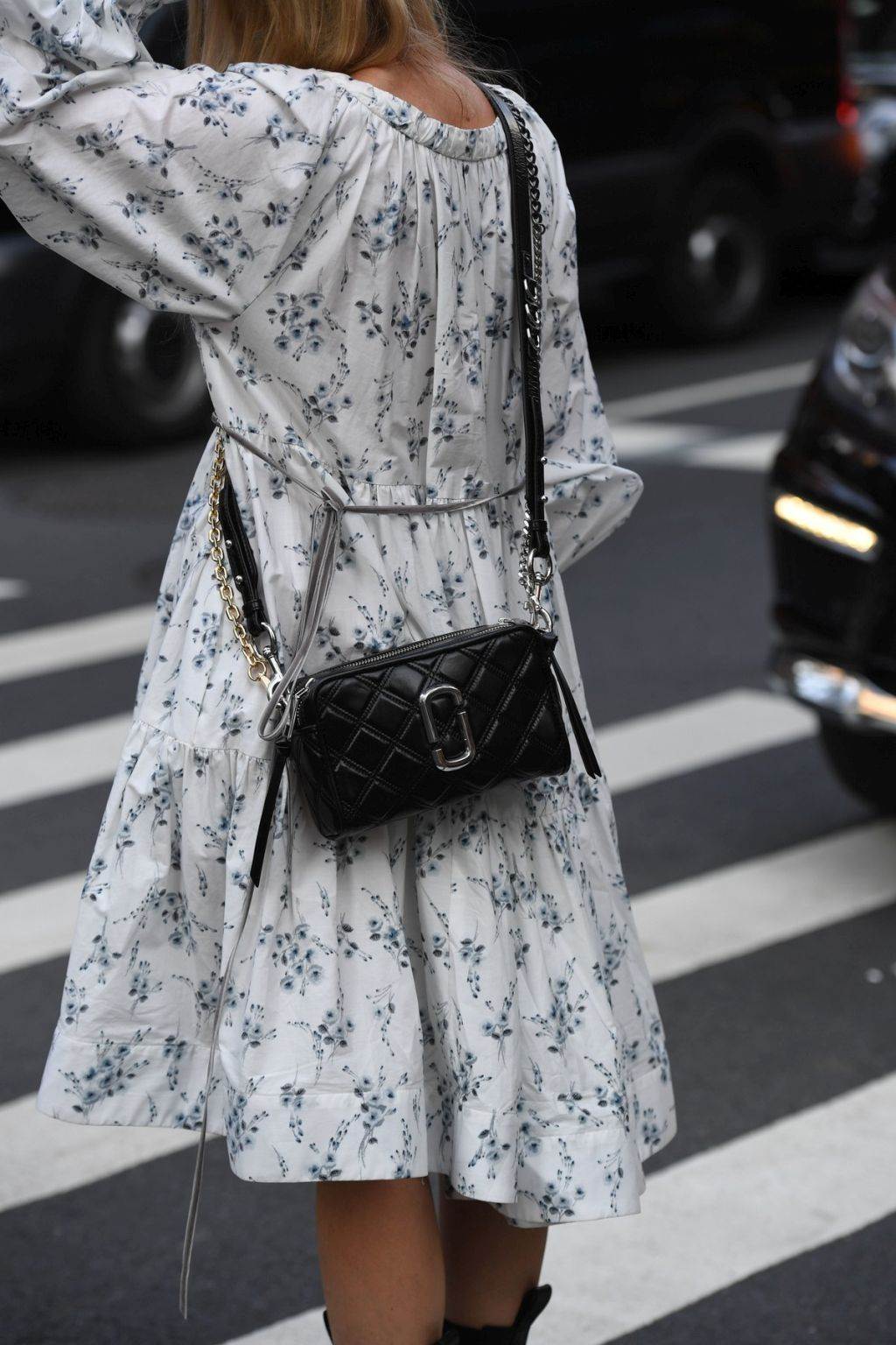 MODNI DETALJI ZA SEZONU JESEN / ZIMA 2019: hit cipele, tašne i nakit sa ulica Londona (FOTO)