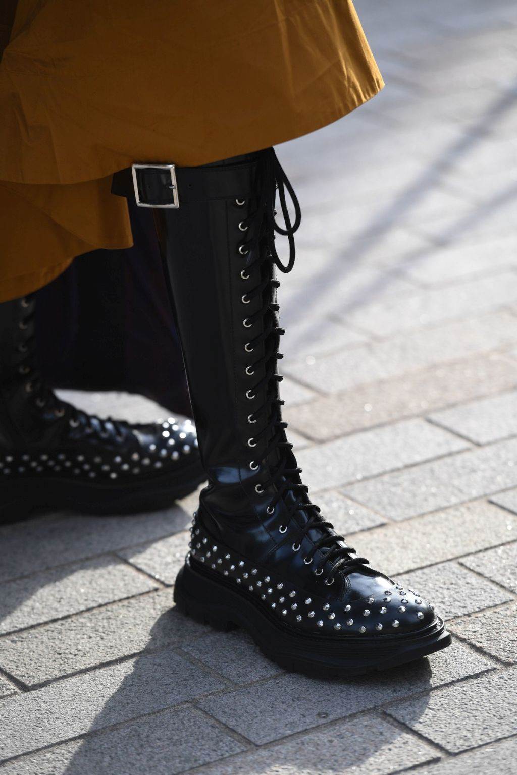 MODNI DETALJI ZA SEZONU JESEN / ZIMA 2019: hit cipele, tašne i nakit sa ulica Londona (FOTO)