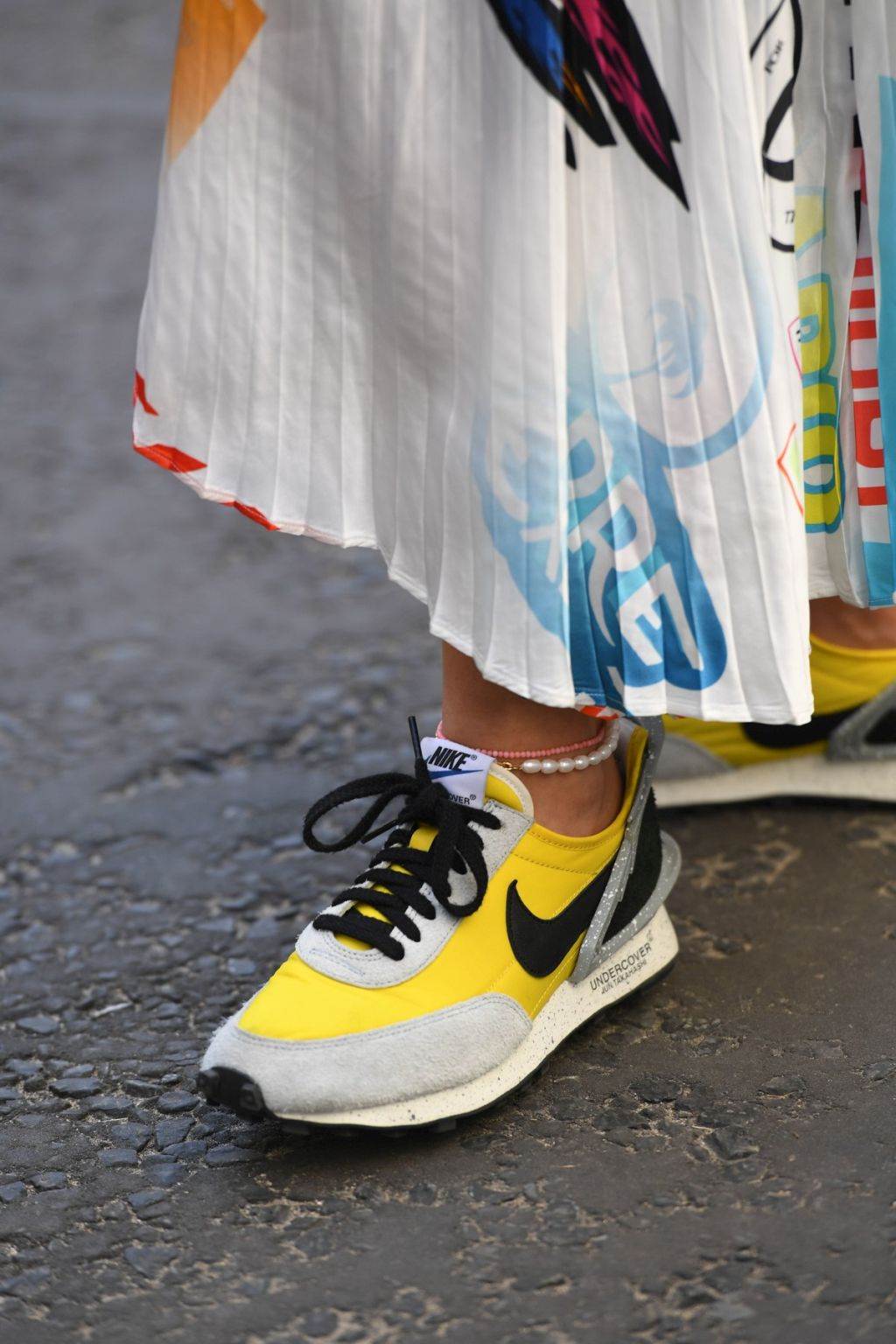 MODNI DETALJI ZA SEZONU JESEN / ZIMA 2019: hit cipele, tašne i nakit sa ulica Londona (FOTO)