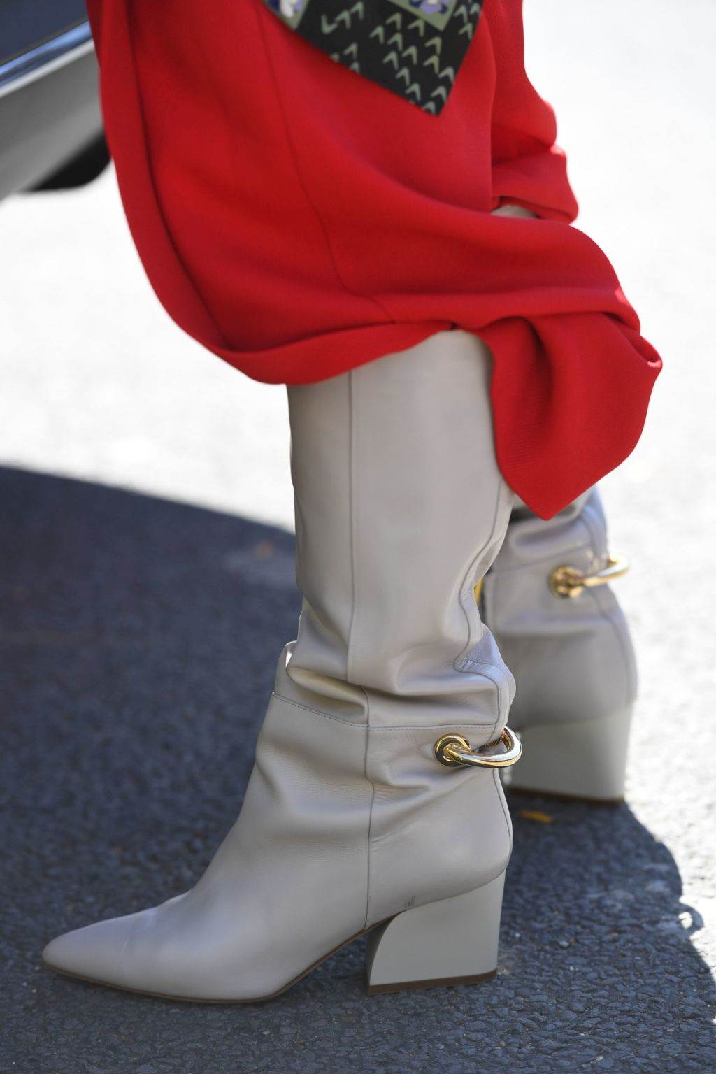 MODNI DETALJI ZA SEZONU JESEN / ZIMA 2019: hit cipele, tašne i nakit sa ulica Londona (FOTO)