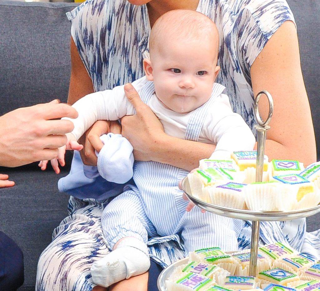 MEGAN MARKL I PRINC HARI KONAČNO POKAZALI SINA: mali Arči toliko liči na oca da je ceo svet u šoku! (FOTO)