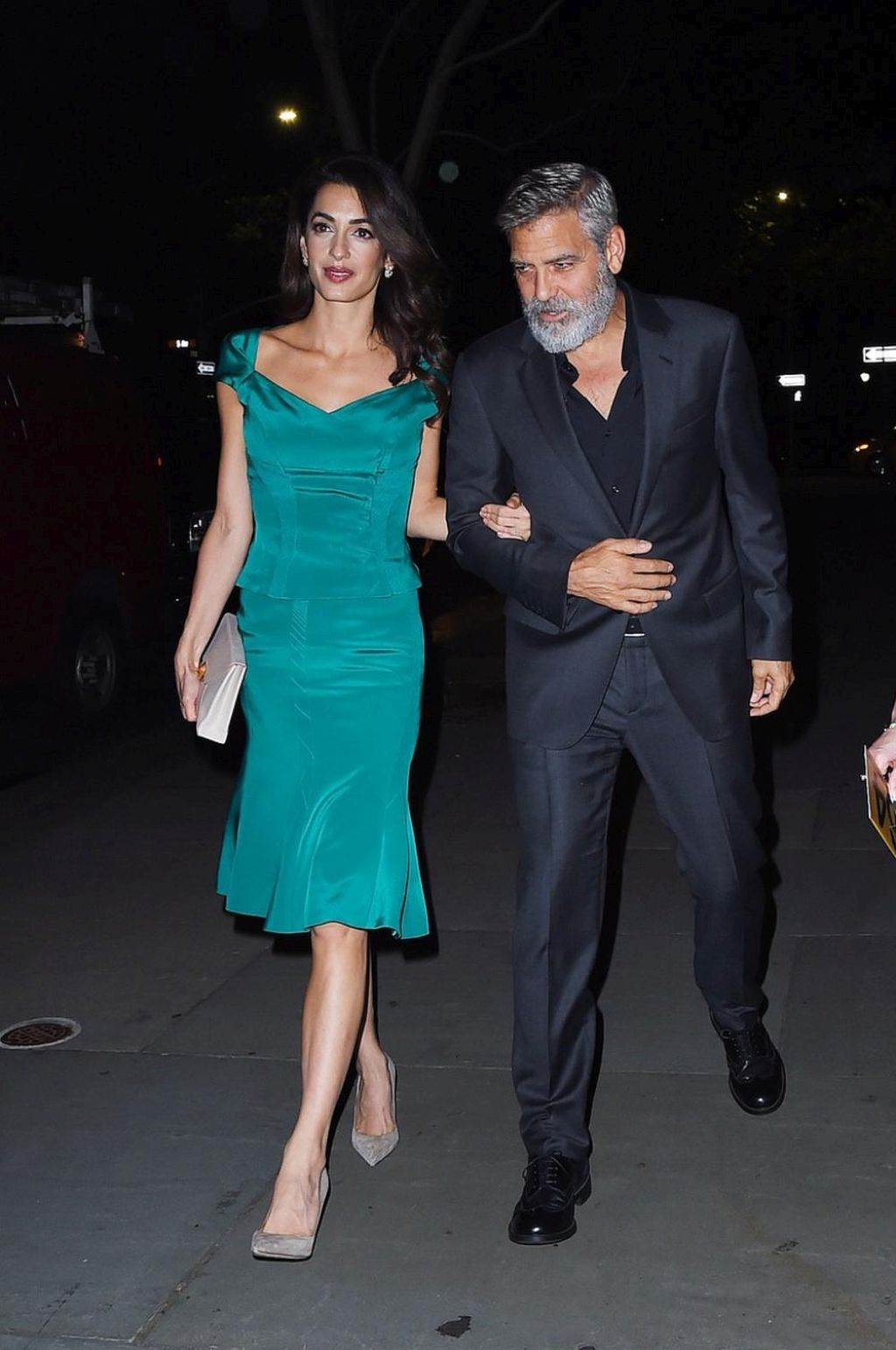 AMAL KLUNI KAO MODNA KRALJICA: uz zgodnog Džordža, Amal je odabrala komplet u hit boji za jesen 2019. godine (FOTO)