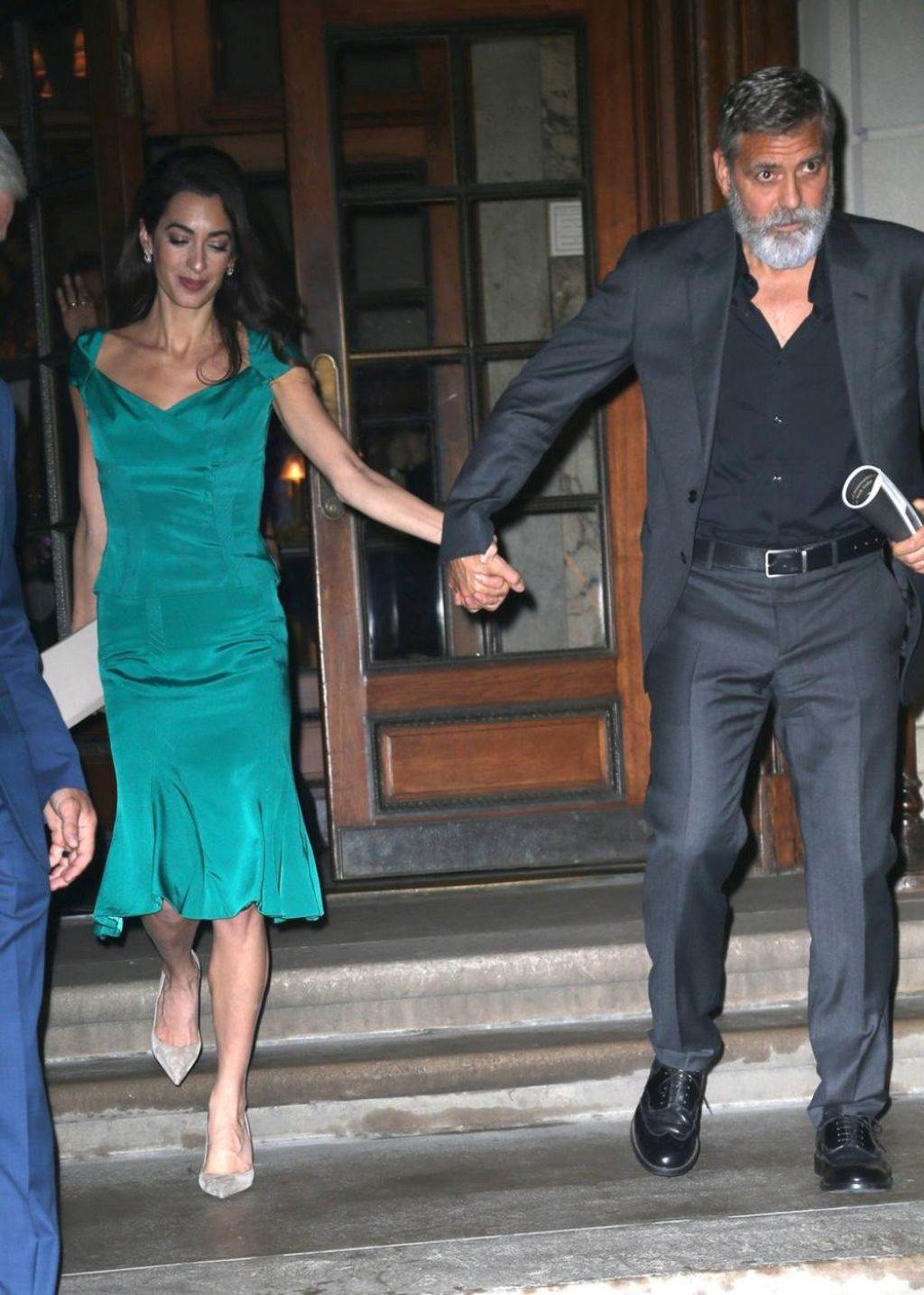 AMAL KLUNI KAO MODNA KRALJICA: uz zgodnog Džordža, Amal je odabrala komplet u hit boji za jesen 2019. godine (FOTO)