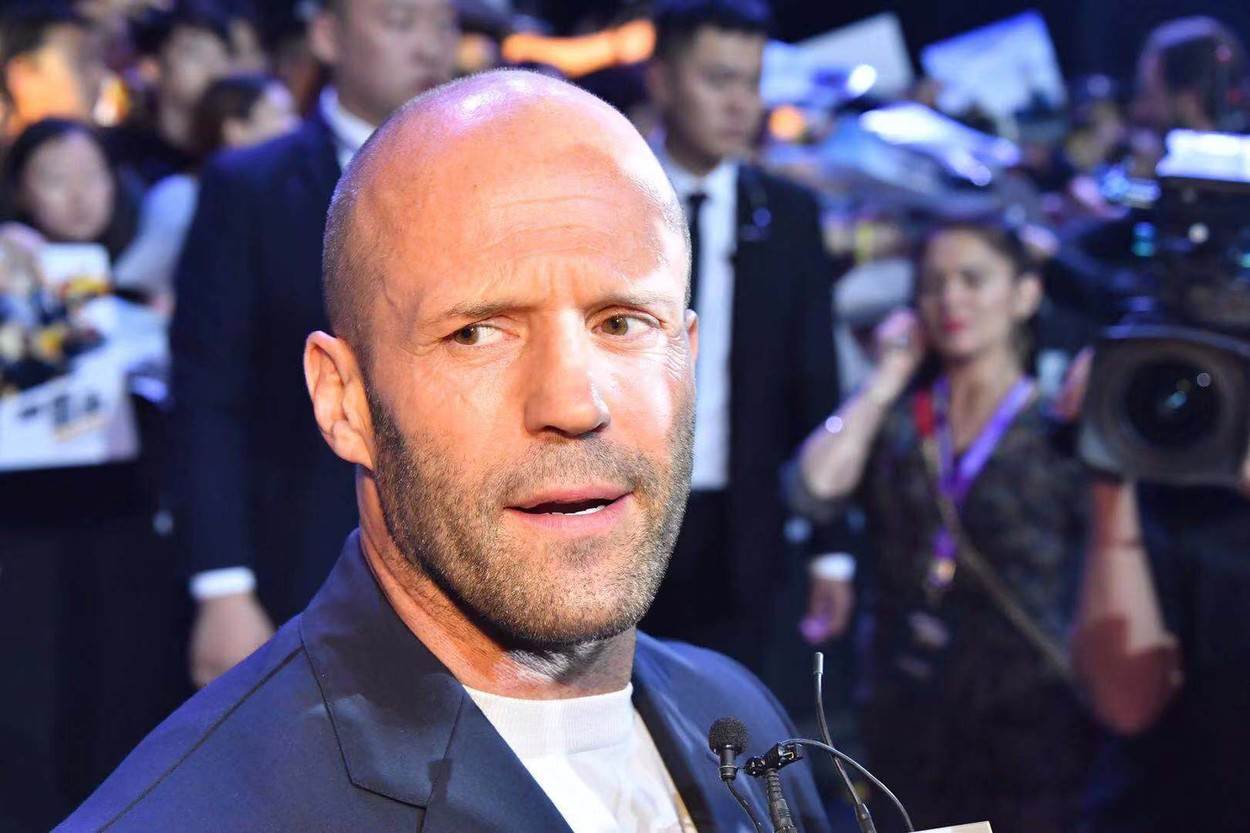 SAVRŠENA KUĆA SA MALO NAMEŠTAJA: glumac Džejson Stejtam i manekenka Rouzi Hantington-Vajtli prodaju modernu vilu za 20 miliona dolara (FOTO)