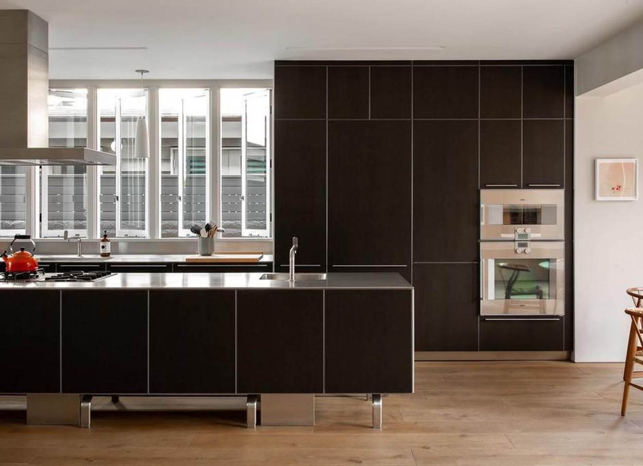 SAVRŠENA KUĆA SA MALO NAMEŠTAJA: glumac Džejson Stejtam i manekenka Rouzi Hantington-Vajtli prodaju modernu vilu za 20 miliona dolara (FOTO)