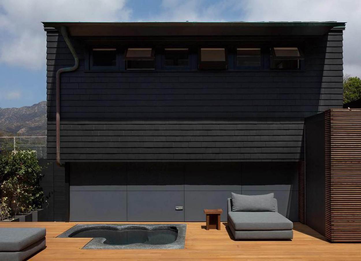 SAVRŠENA KUĆA SA MALO NAMEŠTAJA: glumac Džejson Stejtam i manekenka Rouzi Hantington-Vajtli prodaju modernu vilu za 20 miliona dolara (FOTO)