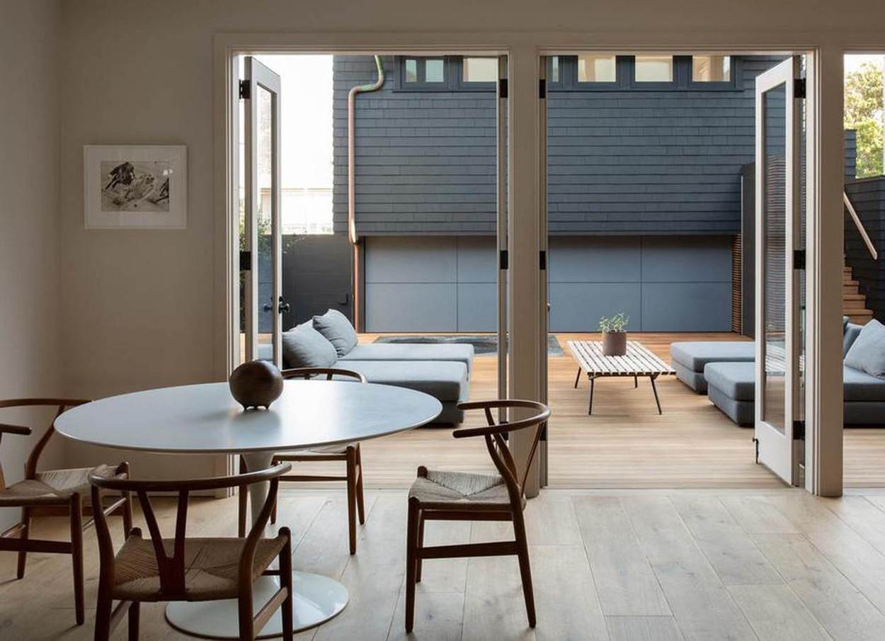 SAVRŠENA KUĆA SA MALO NAMEŠTAJA: glumac Džejson Stejtam i manekenka Rouzi Hantington-Vajtli prodaju modernu vilu za 20 miliona dolara (FOTO)