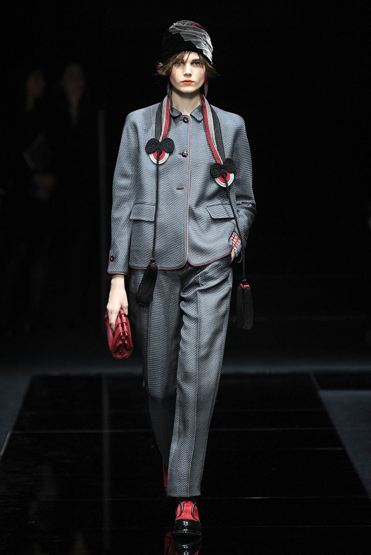 ARMANI ZA 2020: ženstvena i praktična moda uz sako i pantalone koji se nose svuda (FOTO)
