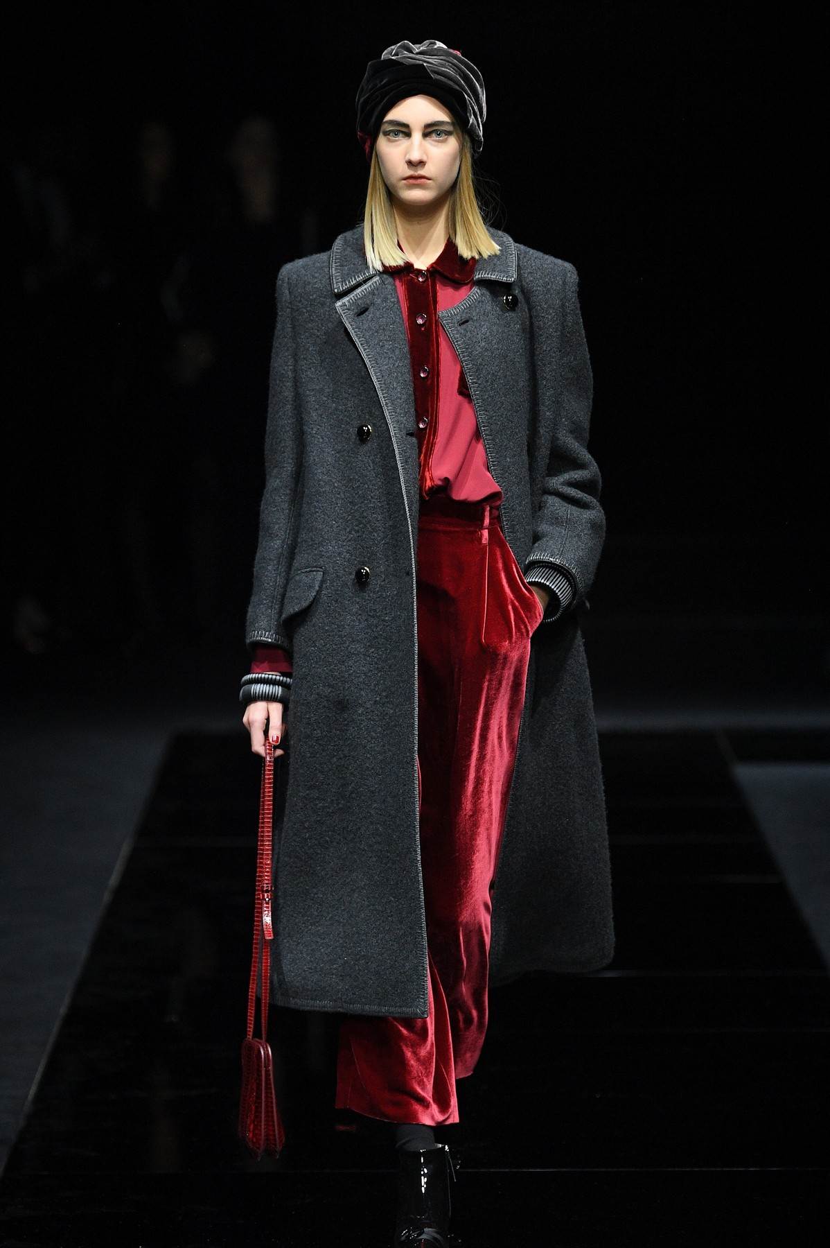 ARMANI ZA 2020: ženstvena i praktična moda uz sako i pantalone koji se nose svuda (FOTO)