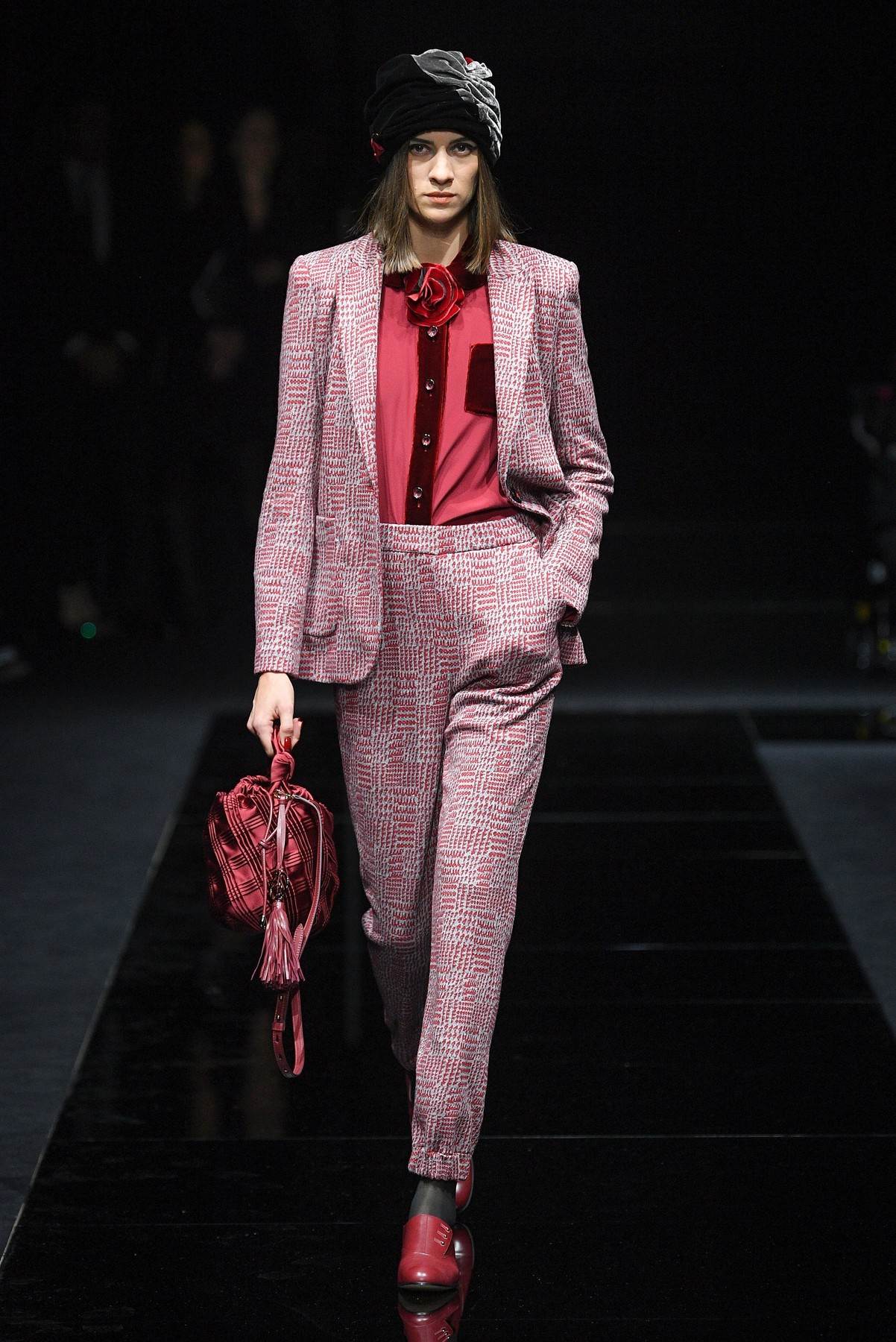 ARMANI ZA 2020: ženstvena i praktična moda uz sako i pantalone koji se nose svuda (FOTO)