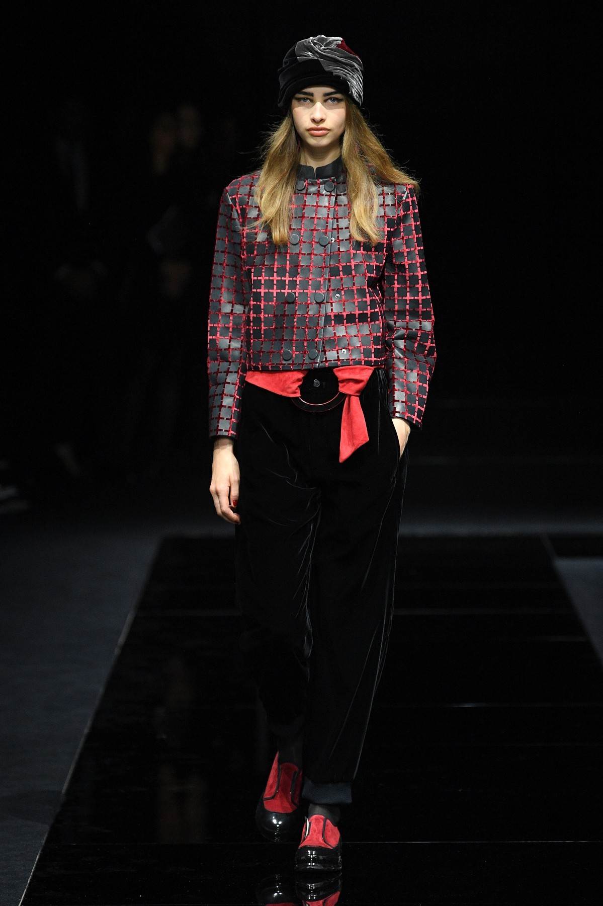 ARMANI ZA 2020: ženstvena i praktična moda uz sako i pantalone koji se nose svuda (FOTO)