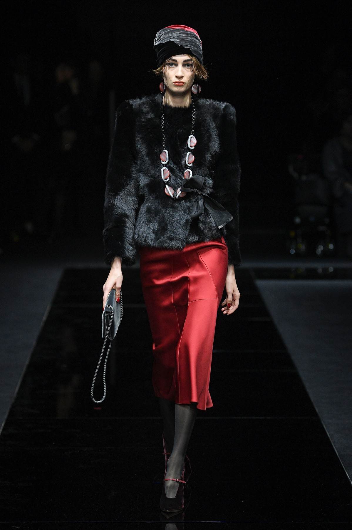 ARMANI ZA 2020: ženstvena i praktična moda uz sako i pantalone koji se nose svuda (FOTO)