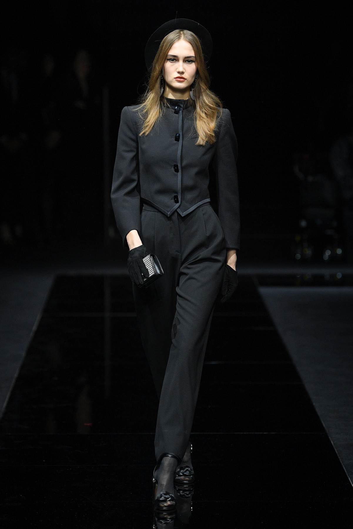 ARMANI ZA 2020: ženstvena i praktična moda uz sako i pantalone koji se nose svuda (FOTO)