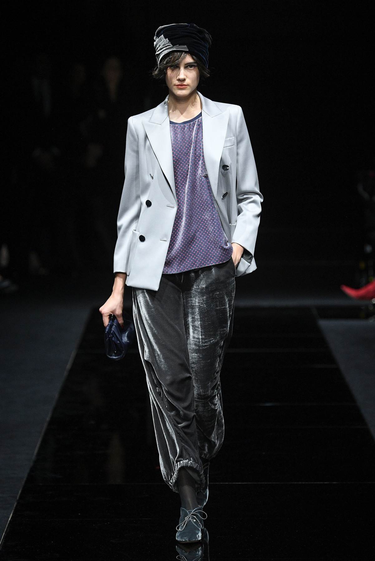ARMANI ZA 2020: ženstvena i praktična moda uz sako i pantalone koji se nose svuda (FOTO)