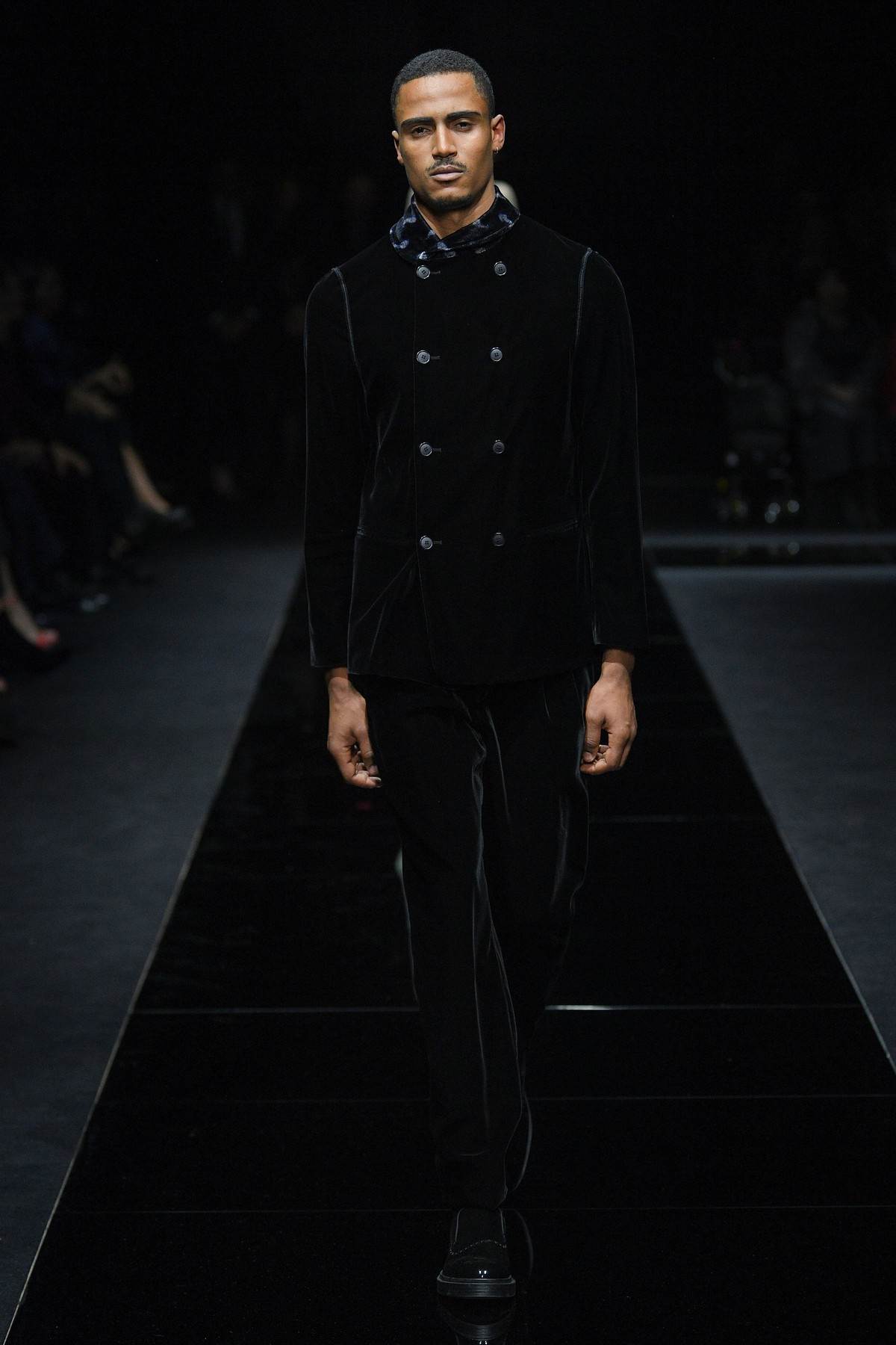 ARMANI ZA 2020: ženstvena i praktična moda uz sako i pantalone koji se nose svuda (FOTO)