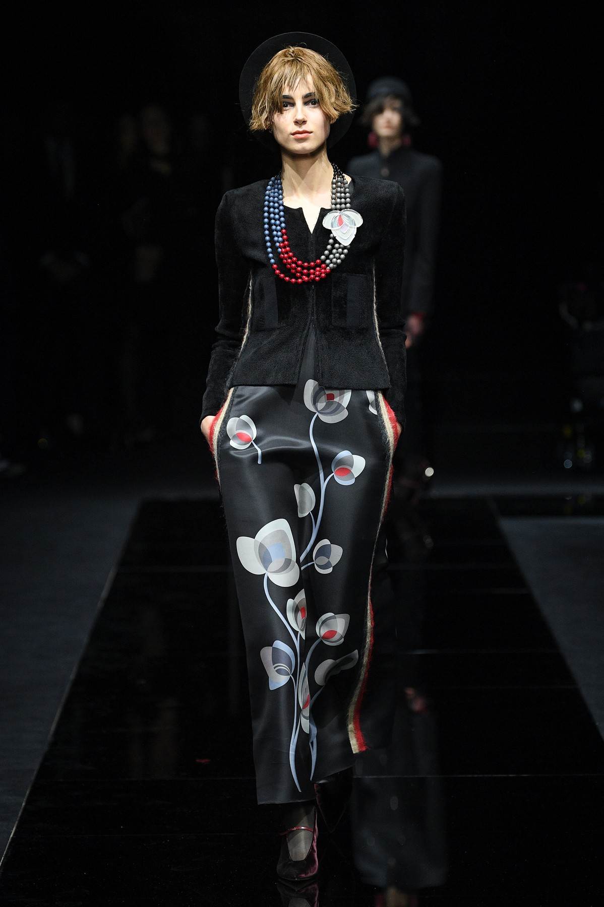 ARMANI ZA 2020: ženstvena i praktična moda uz sako i pantalone koji se nose svuda (FOTO)