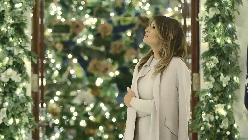 NADMAŠILA SVE DO SADA! MELANIJA TRAMP ODABRALA KLASIČNU DEKORACIJU ZA BOŽIĆ I NOVU GODINU: Bela kuća čeka 2020. godinu okićena u duhu tradicije (FOTO + VIDEO)