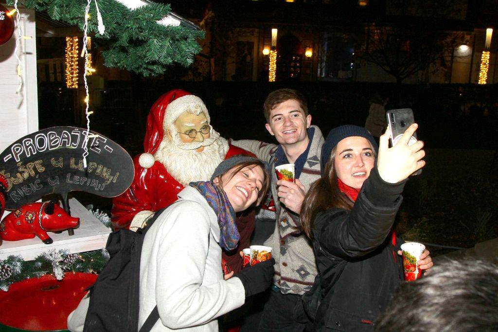 STIGLA JE POTPUNO DRUGAČIJA NOVOGODIŠNJA ČAROLIJA U BEOGRAD: festival Coca-Cola x New Year’s District 2020. osvojio srca građana