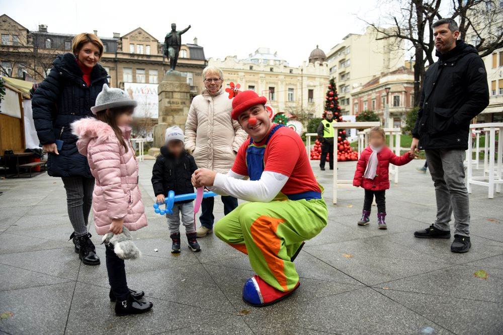 NAJLEPŠA PRAZNIČNA ATMOSFERA JE NA TOPLIČINOM VENCU: Coca-Cola x New Year's District oduševio posetioce
