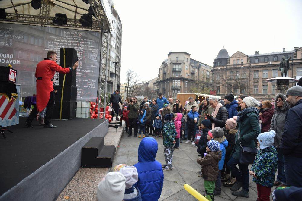 NAJLEPŠA PRAZNIČNA ATMOSFERA JE NA TOPLIČINOM VENCU: Coca-Cola x New Year's District oduševio posetioce