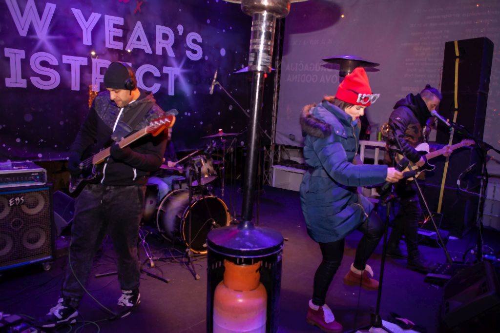 SPEKTAKULARNO VEČE ZA PAMĆENJE: evo kako je izgledala proslava Nove godine na Coca-Cola x New Year's Districtu