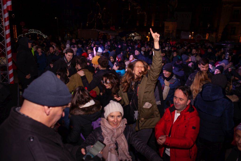 SPEKTAKULARNO VEČE ZA PAMĆENJE: evo kako je izgledala proslava Nove godine na Coca-Cola x New Year's Districtu