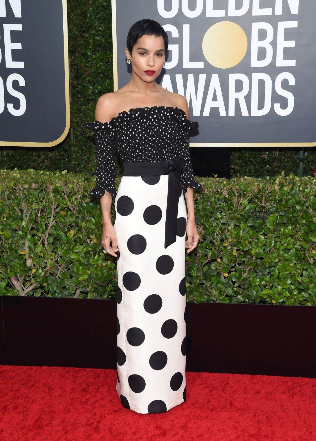 SVEČANE HALJINE HOLIVUDA OTVARAJU MODNU 2020. GODINU: najbolje svetske glumice na crvenom tepihu Zlatni globus (FOTO)