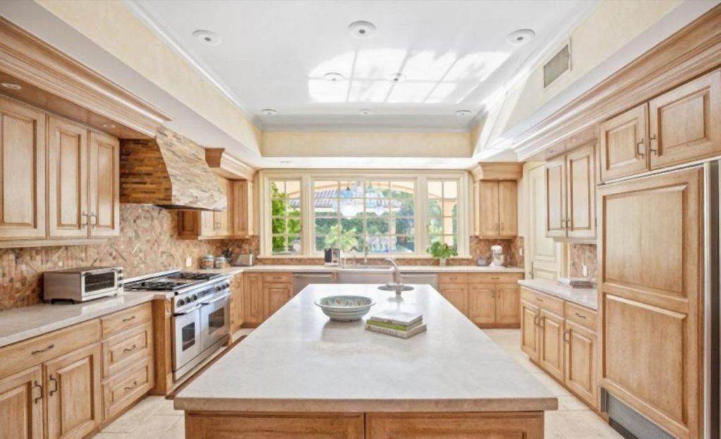 DOM LARIJA KINGA PRODAT ZA VIŠE OD 15 MILIONA DOLARA: zavirite u kuću slavnog TV voditelja (FOTO)