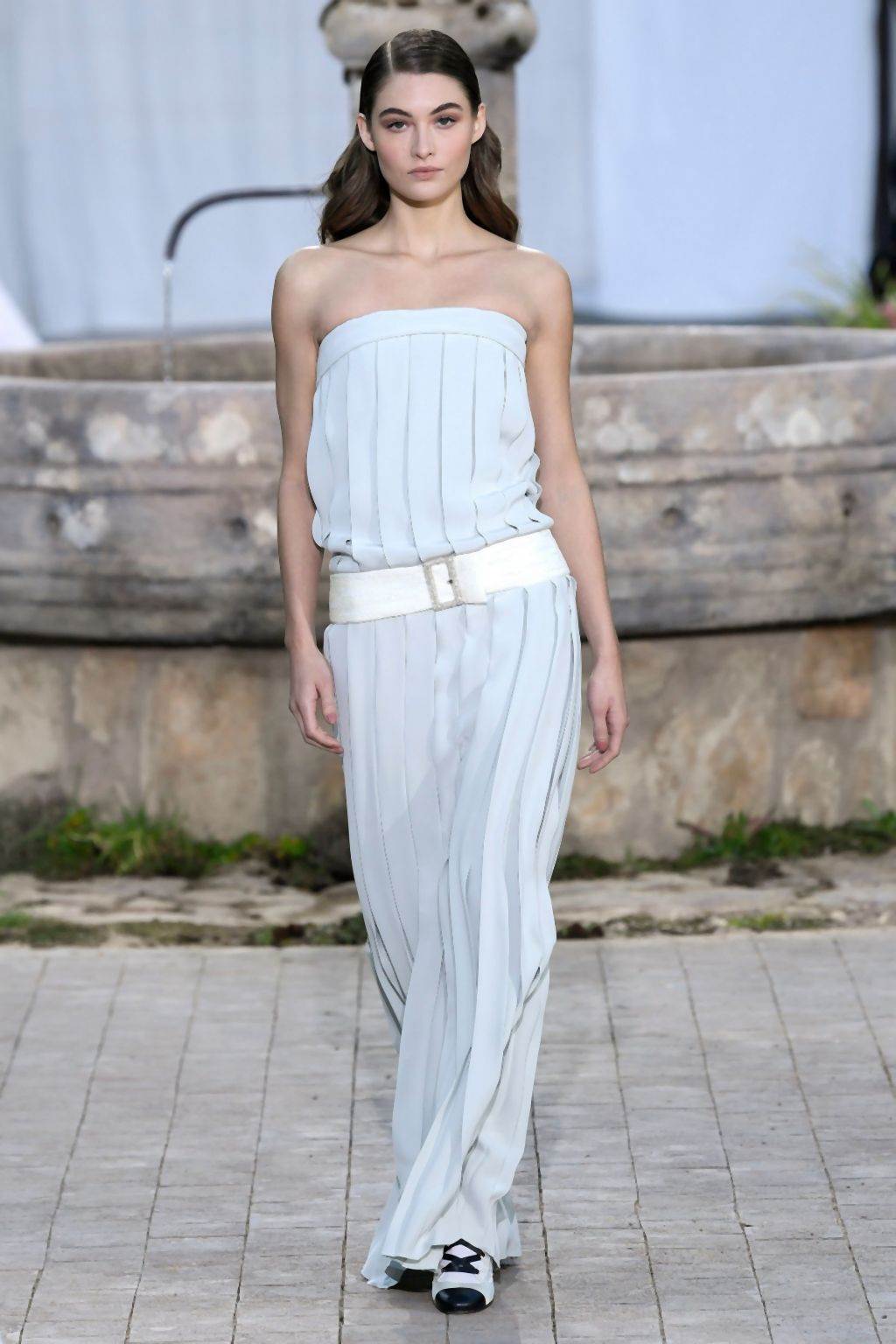 ŠANEL VISOKA MODA ZA 2020: haljine koje Lagerfeld nikad ne bi odobrio (FOTO)