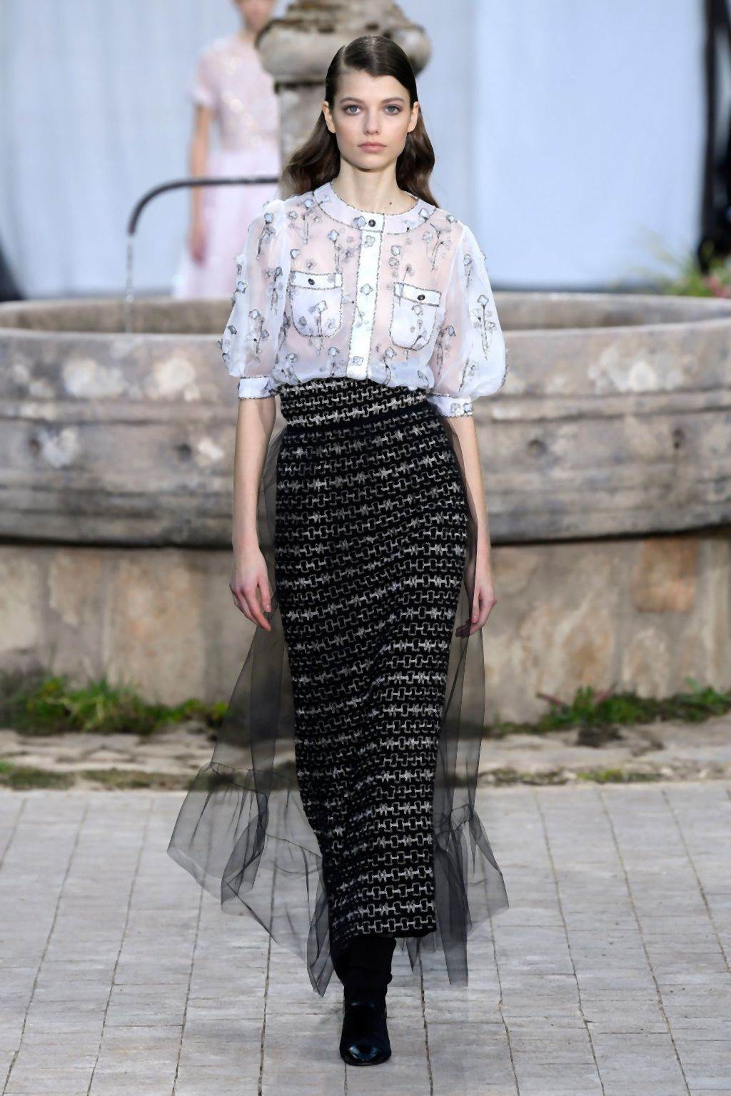 ŠANEL VISOKA MODA ZA 2020: haljine koje Lagerfeld nikad ne bi odobrio (FOTO)