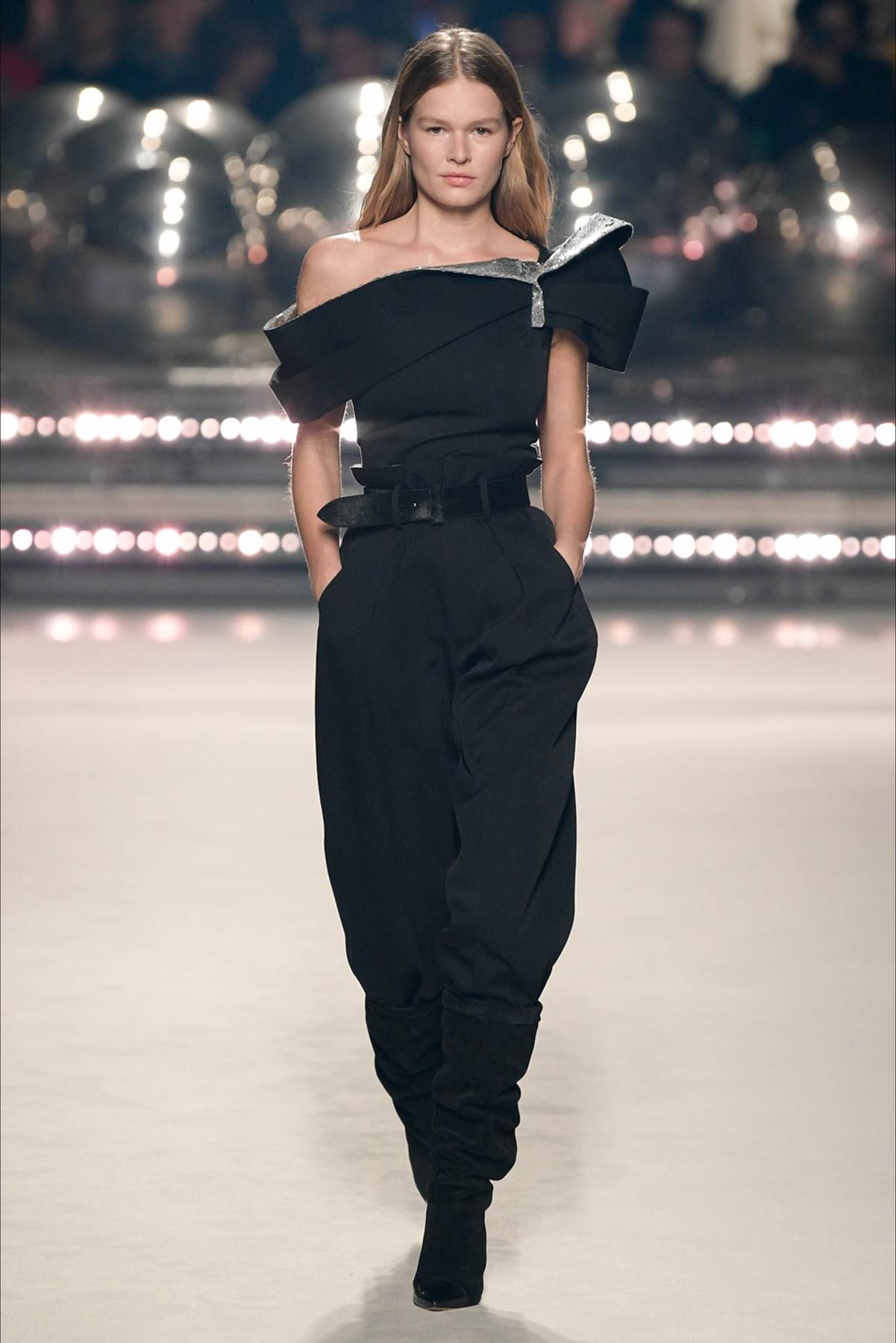 NAJLEPŠA MODA ZA 2020: pantalone, jakne, haljine i suknje koje će SVE ŽENE obožavati (FOTO)
