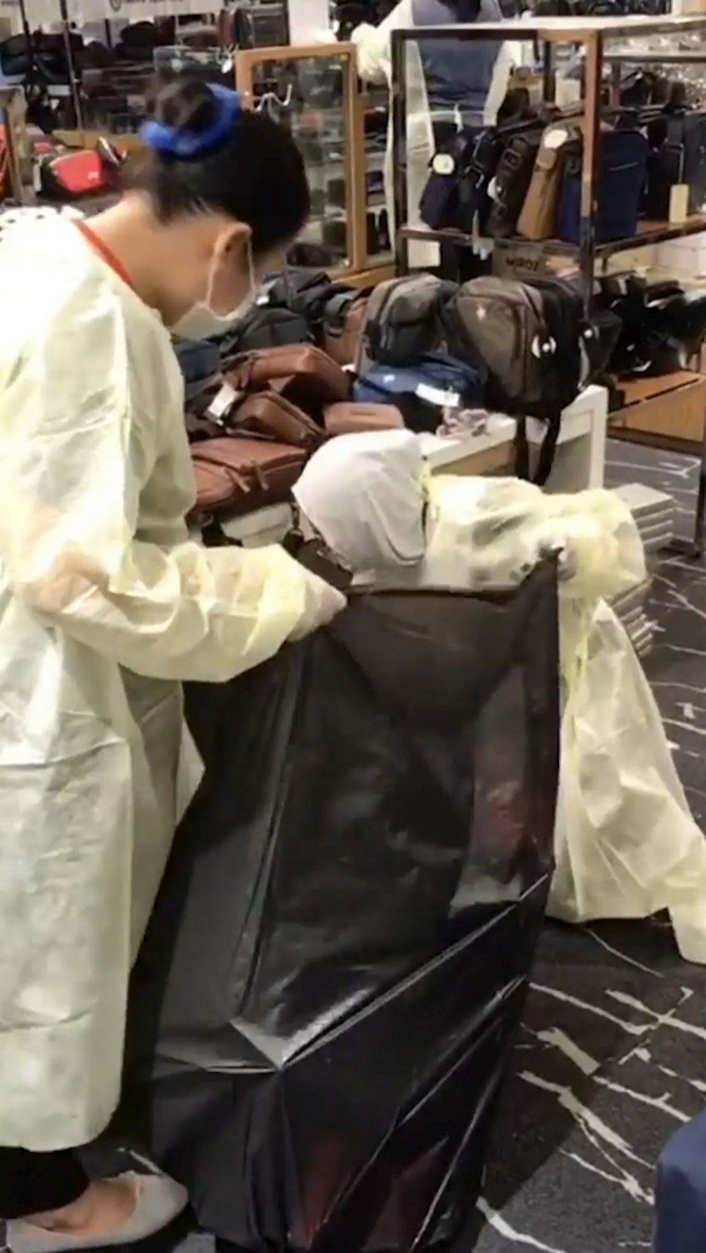 ŠOK SLIKE IZ TRŽNOG CENTRA POSLE KORONA VIRUSA: nećete verovati na šta liče stvari kad ne rade klima uređaji u šoping molu (FOTO)